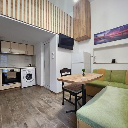 Cosy Apartment With A Sunny Balcony In Várna Kültér fotó